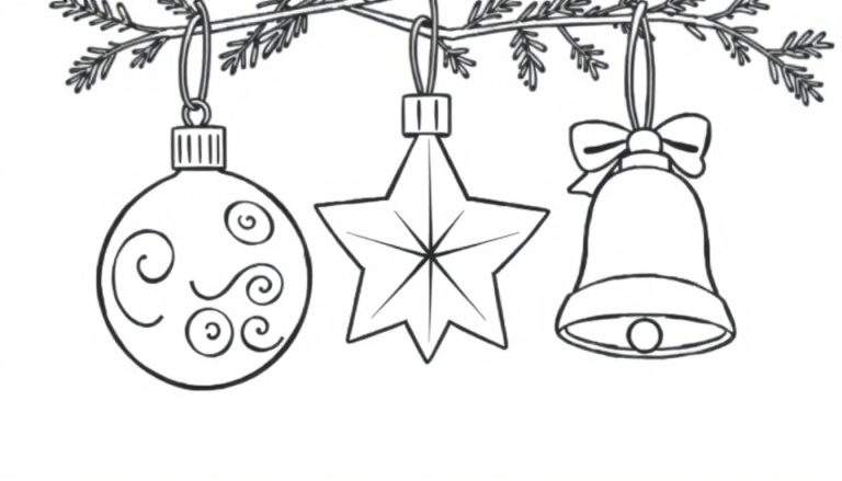 Placa de color de rama de árbol con adornos navideños